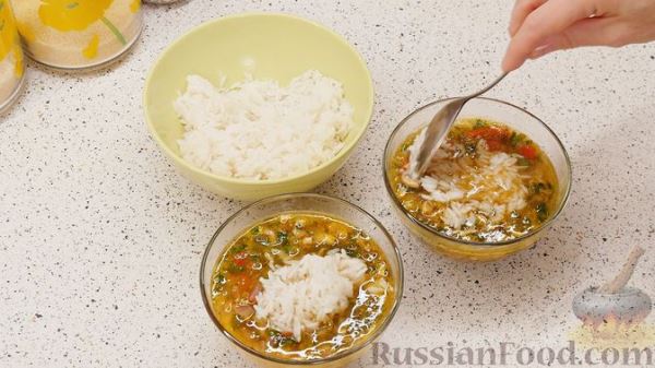 А-ля тайский суп с кинзой, рисом и грибами